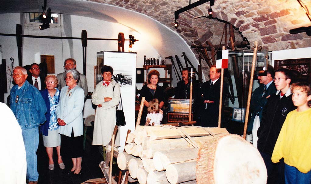 Zum 70-jährigen Bestehen des Vereins eröffnet der  Heimatbund die Dauerausstellung „Handwerk in Edenkoben“ mit Demonstrationen handwerklicher Fertigkeiten