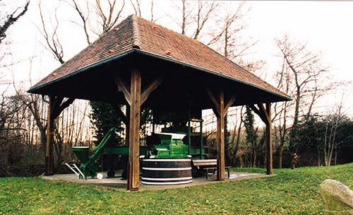Der große Kelter-Pavillon am Woogweg